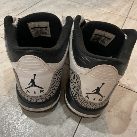 Infrared jordan 3 (size 7Y/8.5 Women) - Picture 3 of 5